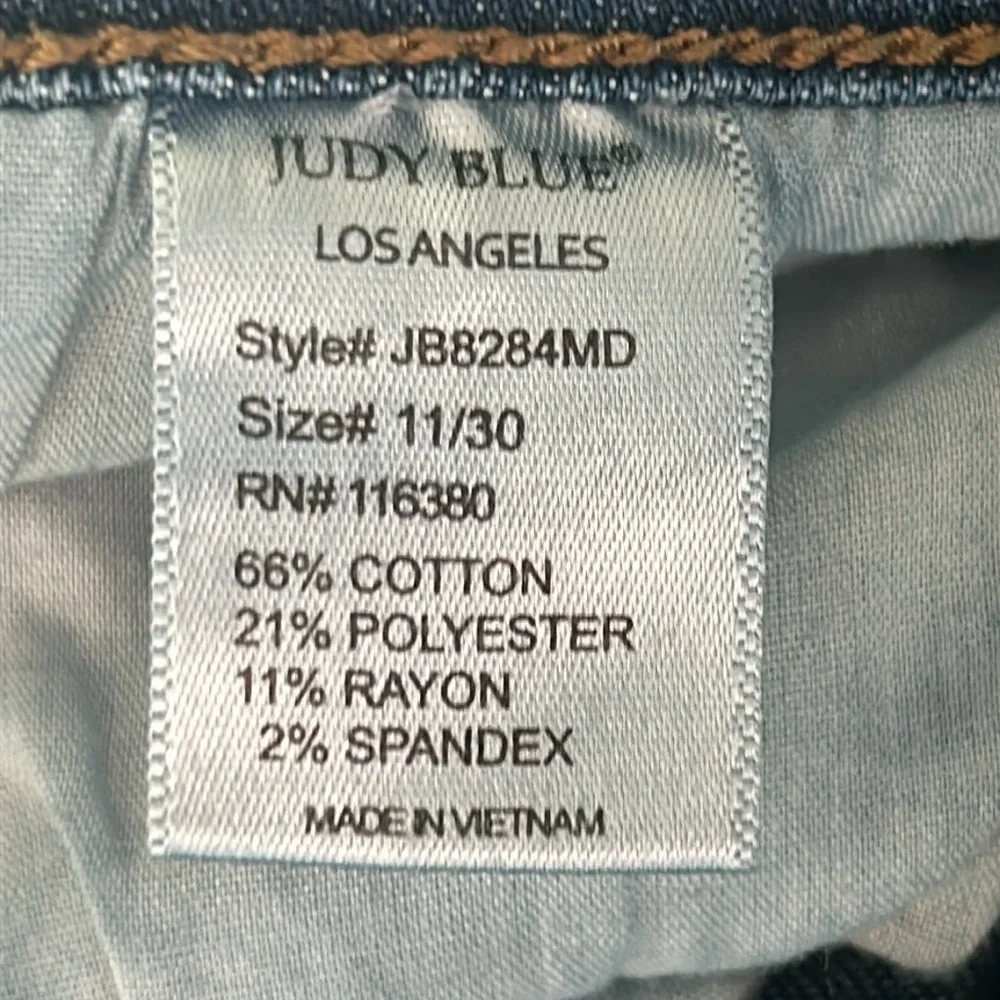 Judy Blue boyfriend fit jeans distressed size 30